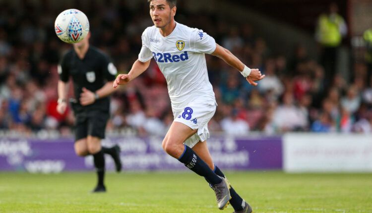 Rafa Mújica en un encuentro con el Leeds United