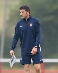 Samuel Baños en un entrenamiento del Sporting 'B'