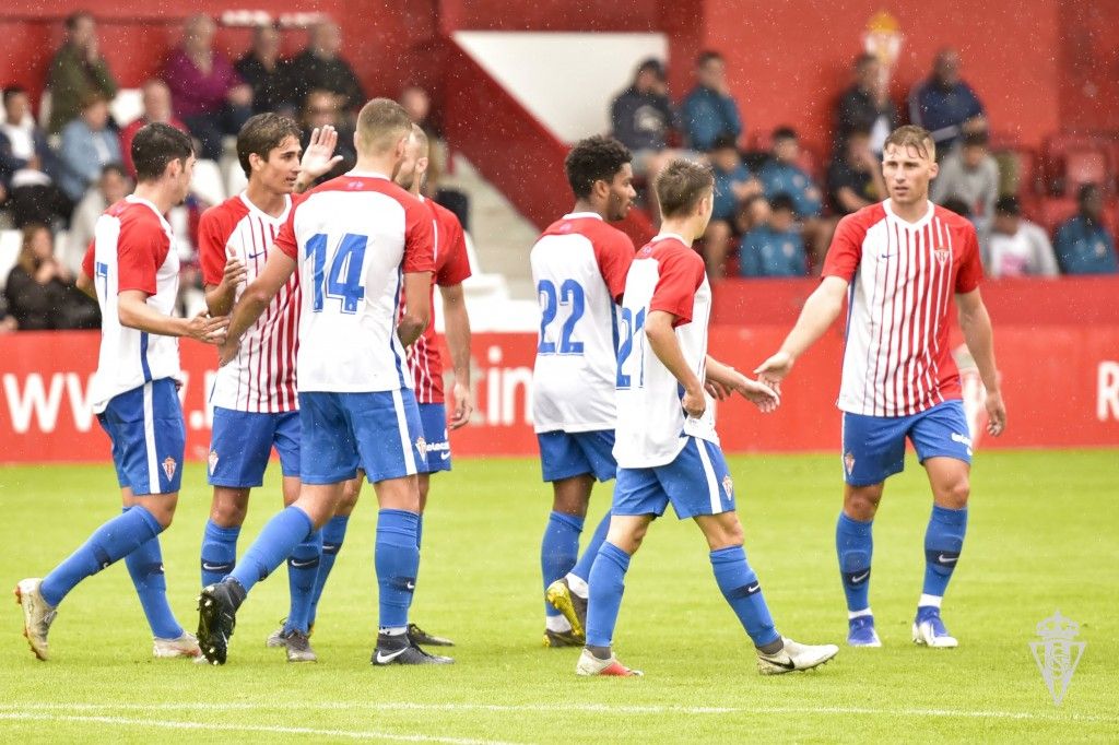 Sporting 'B' celebra un gol en pretemporada