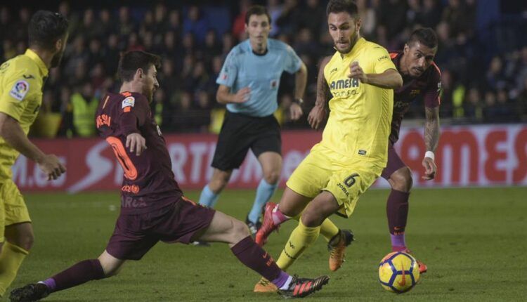 Victor Ruiz en un partido con el Villarreal