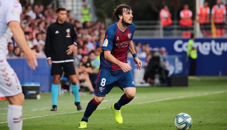 Eugeni en un partido con el Huesca