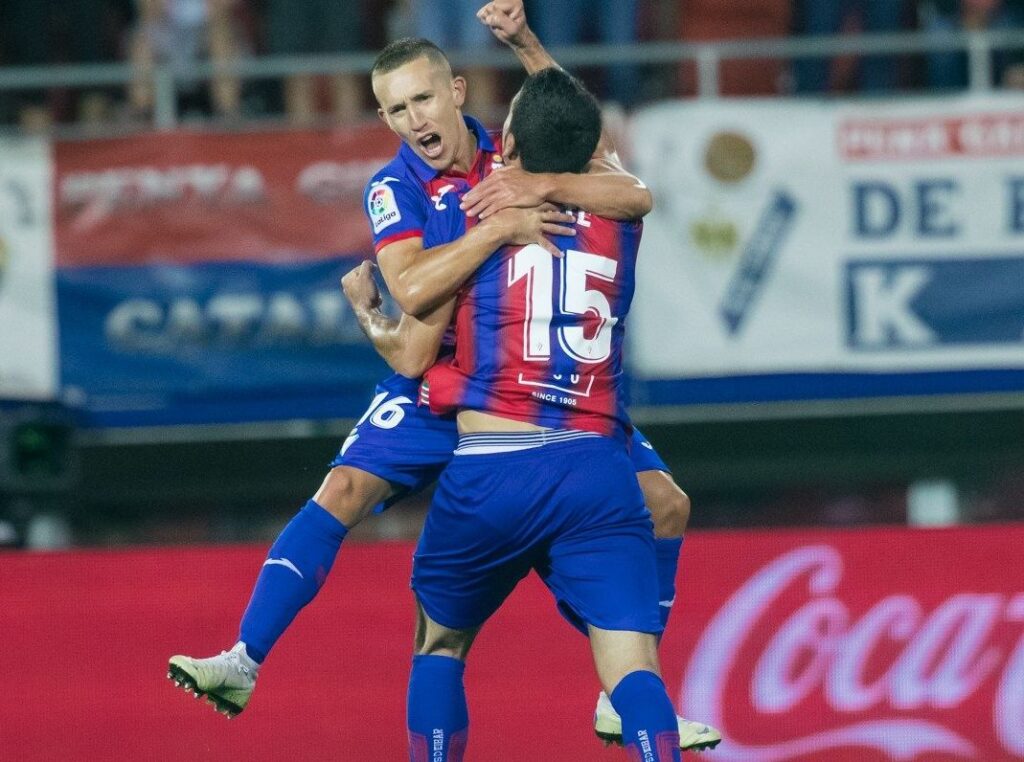 Cote celebra junto a De Blasis el 3-2 frente al Sevilla