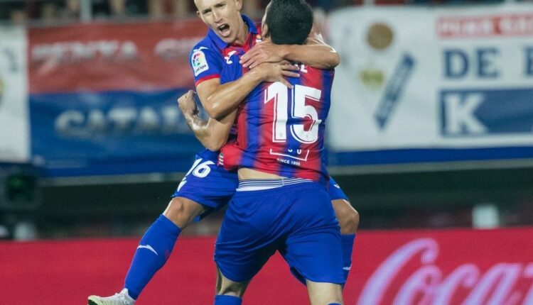 Cote celebra junto a De Blasis el 3-2 frente al Sevilla