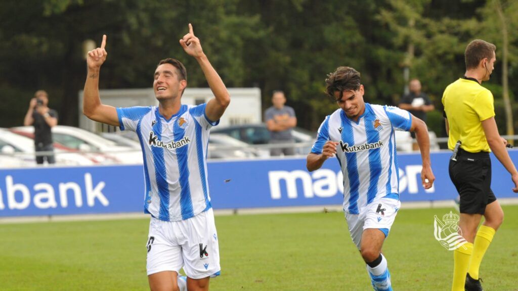 Roberto López celebra un gol con el Sanse la pasada campaña