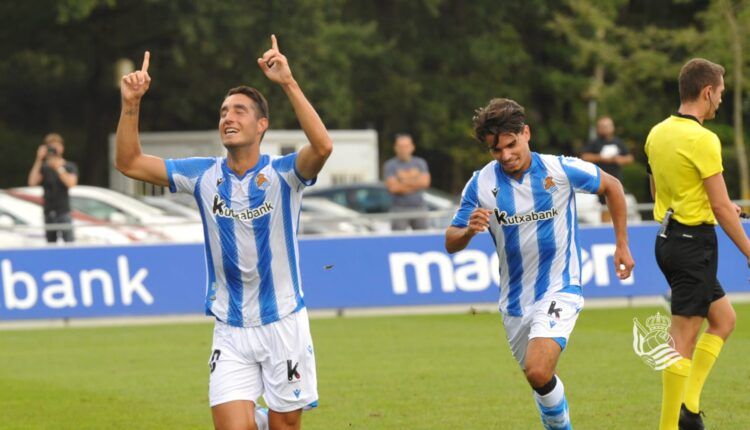 Roberto López celebra un gol con el Sanse la pasada campaña