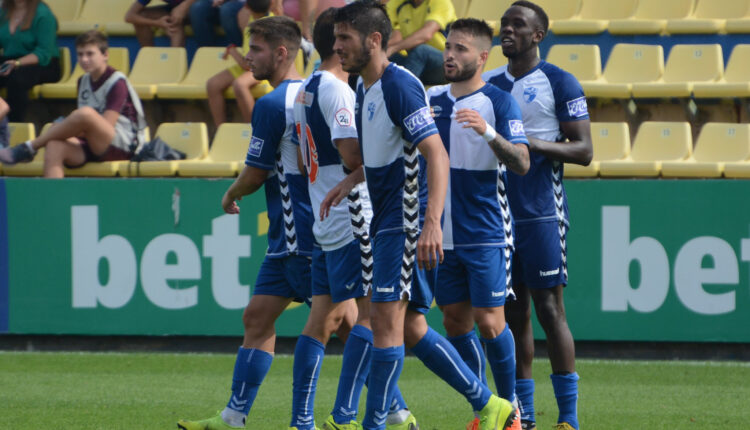 Los jugadores del Ebro celebran el empate ante el Villarreal 'B'