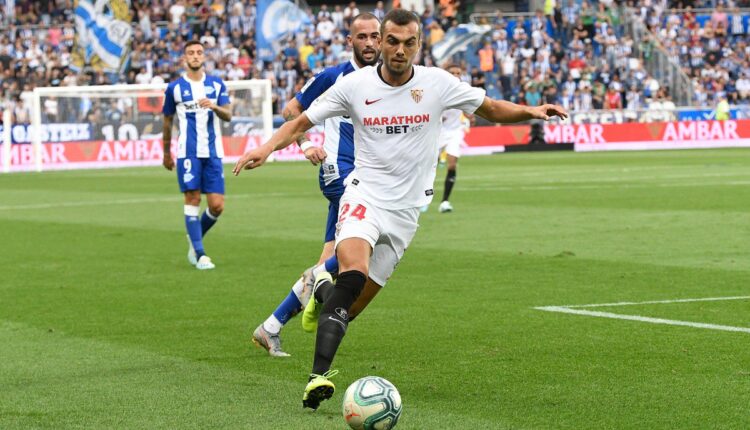 Joan Jordán durante la visita al Alavés