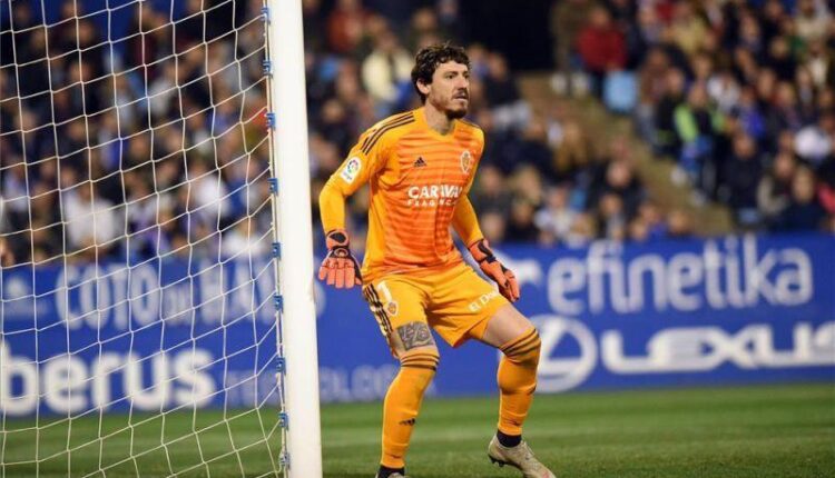 Cristian Álvarez en un partido con el Real Zaragoza