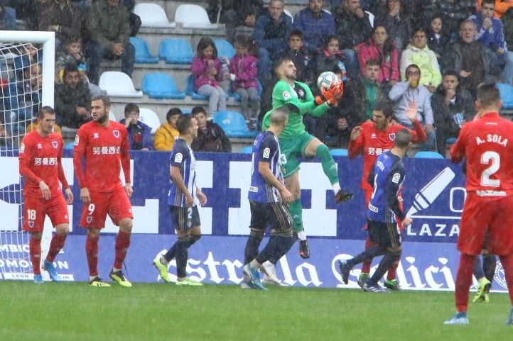 Manu García es de los porteros que menos paradas hace de la categoría