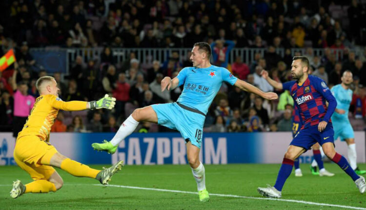 Lance del encuentro entre el FC Barcelona y el Slavia Praga