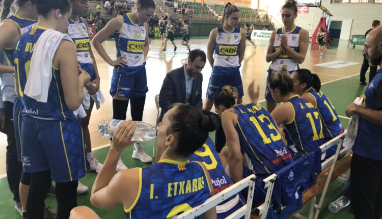 Las jugadoras del Cadí La Seu durante un tiempo muerto | @sedisbasquet