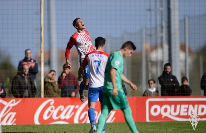 Bertín celebra el 3-0 frente al Real Madrid junto a Garci