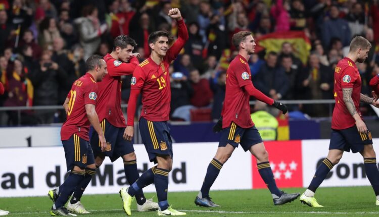 Gerard Moreno celebra uno de los goles anotados con España frente a Rumanía