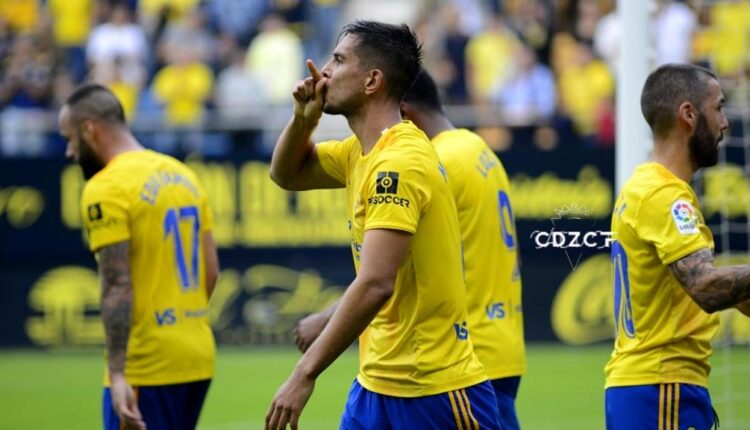 Marcos Mauro celebrando un gol