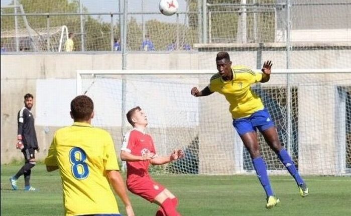 Momo Mbaye con el filial cadista