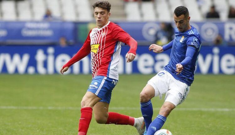 Nacho Méndez en un derbi en el Tartiere