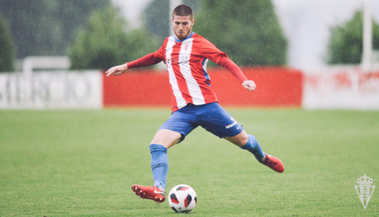 Álex Zalaya con el Sporting 'B'