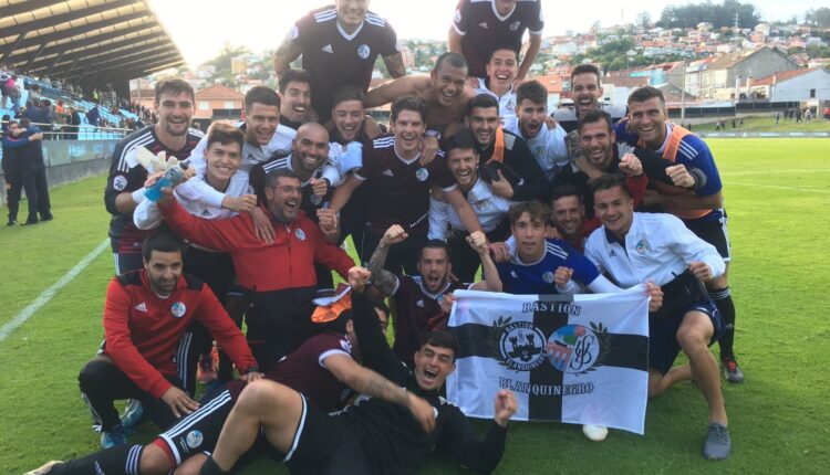 El Salamanca celebra la permanencia de la pasada campaña en Vigo