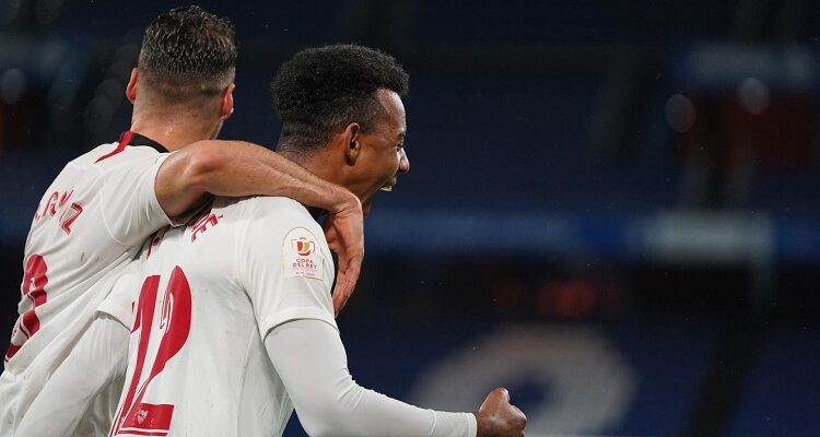 Koundé celebra su tanto con el Sevilla