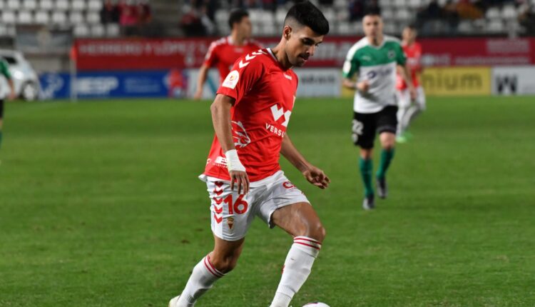 Andy Escudero realizo un partido muy completo con el Real Murcia