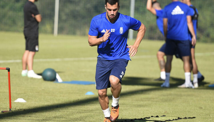 Joselu en un entrenamiento con el Real Oviedo