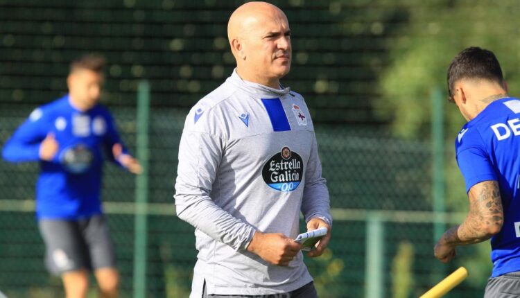 Luis César Sampedro en un entrenamiento con el Deportivo