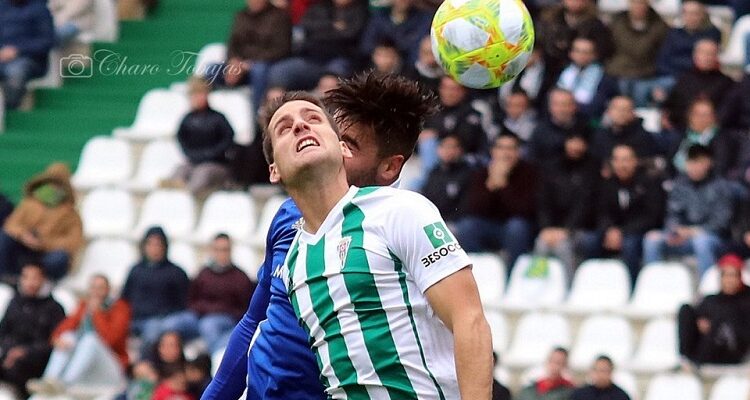 Juanto Ortuño en un partido con el Córdoba