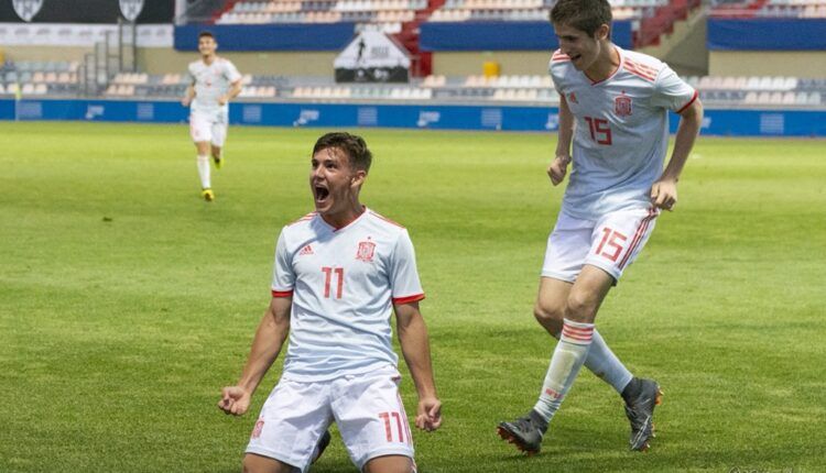 Nacho Díaz celebra un gol con la selección