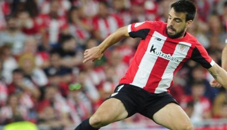 Beñat en un partido con el Athletic Club