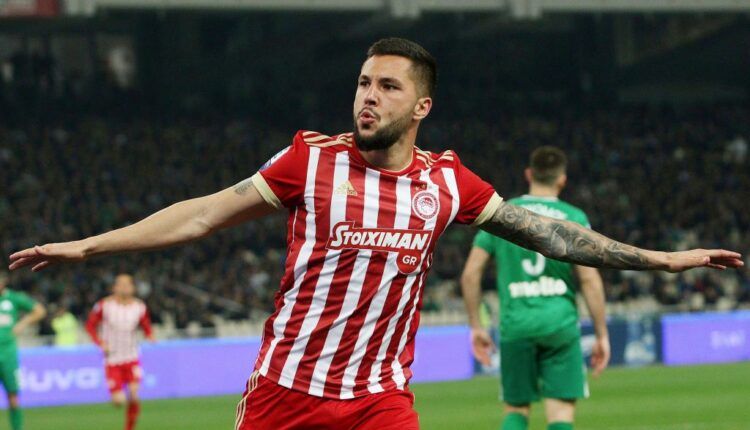 Guerrero celebra un gol con Olympiakos