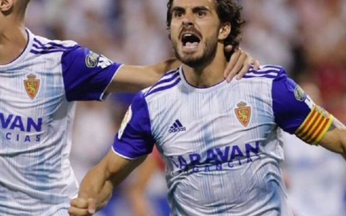 Javi Ros celebra un gol en La Romareda