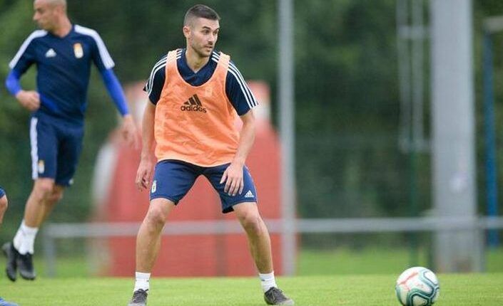 Lucas Ahijado en un entrenamiento con el Real Oviedo