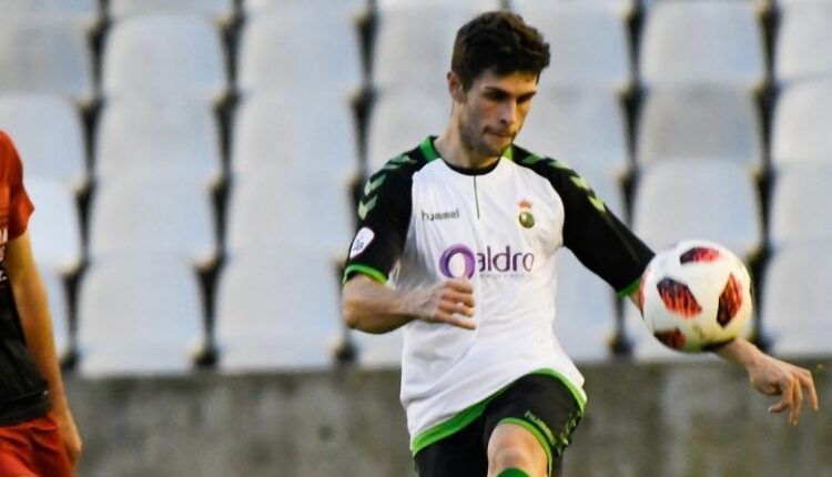 Óscar Gil en un partido con el Racing