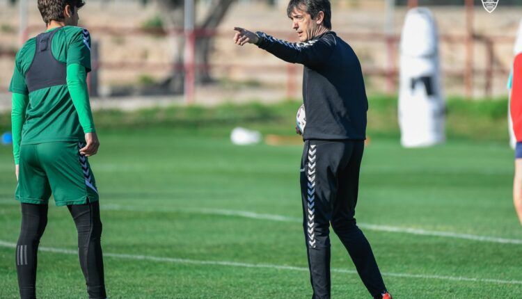 Pacheta durante un entrenamiento con el conjunto ilicitano