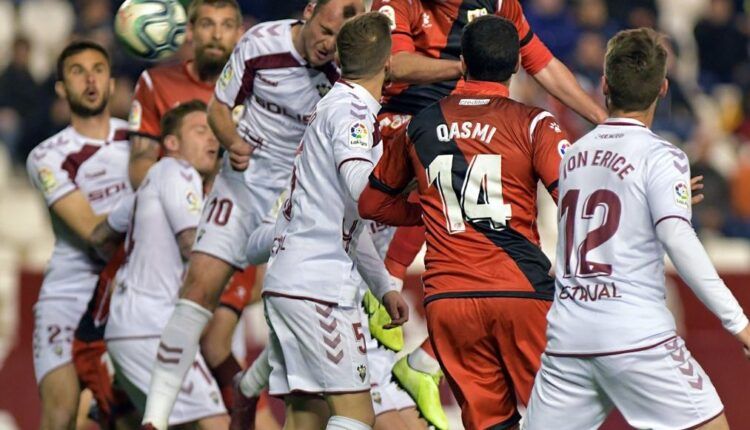 Una de las múltiples disputas que hubo en el Albacete - Rayo