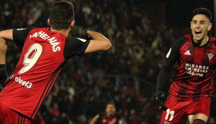 Matheus Aias y Martin Merquelanz celebran uno de los tantos frente al Villarreal