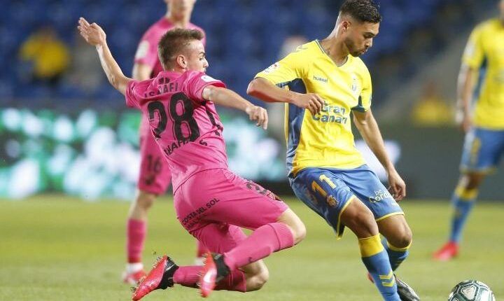 Lance del encuentro entre UD Las Palmas y Málaga CF