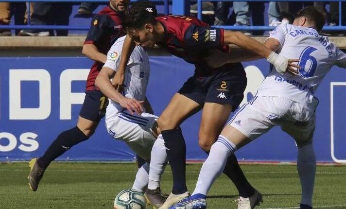 Lance del encuentro entre Extremadura y Real Oviedo