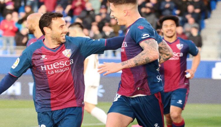 Jugadores del Huesca celebran el 1-0 frente al Fuenlabrada