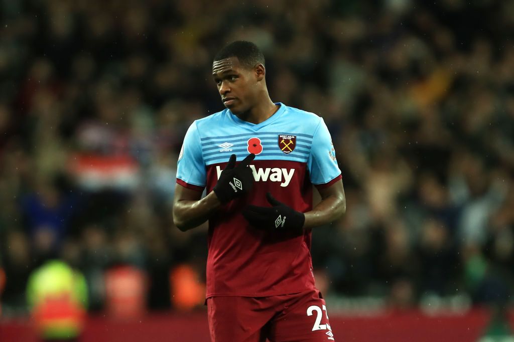 Issa Diop en un partido frente al Newcastle