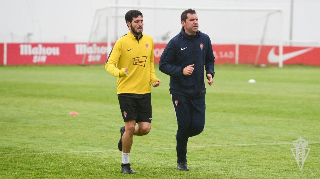 Marc Valiente en el entrenamiento del Sporting del viernes 13 de marzo