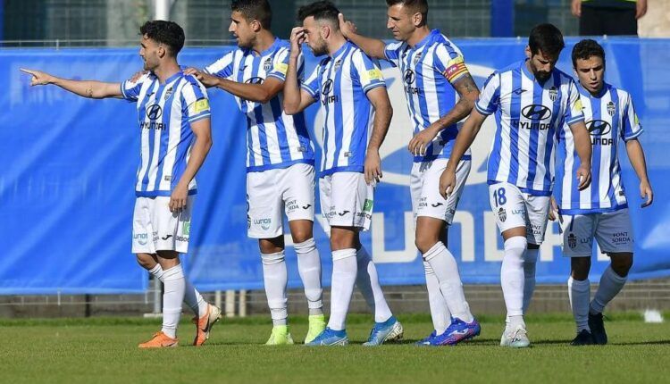 Atlético Baleares celebra un gol