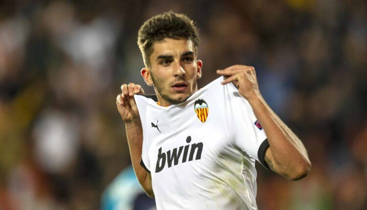 Ferrán Torres celebra un gol con el Valencia CF