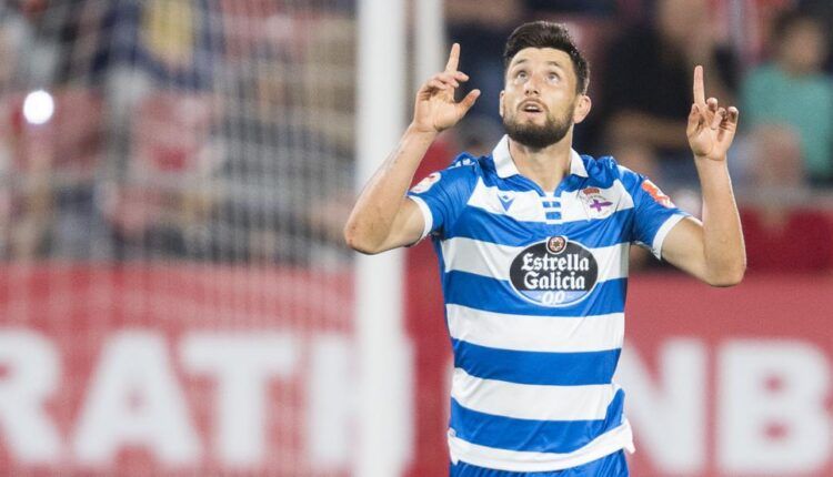 Borja Valle celebra un gol con el Deportivo