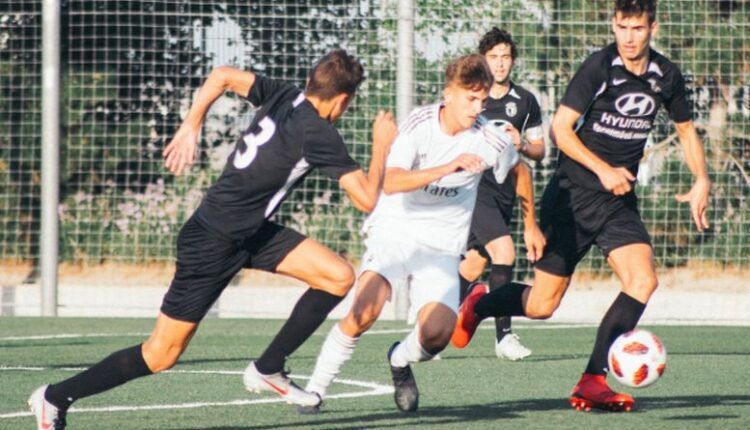 Lance del encuentro entre el Burgos CF y el Real Madrid de División de Honor