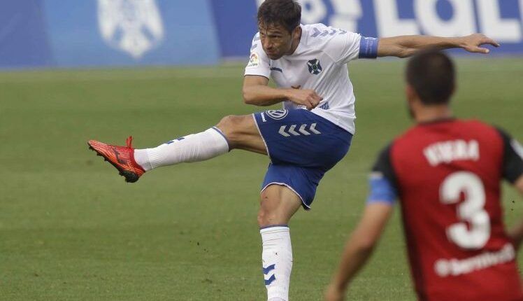 Aitor Sanz en el momento que lograba el 1-0 del encuentro