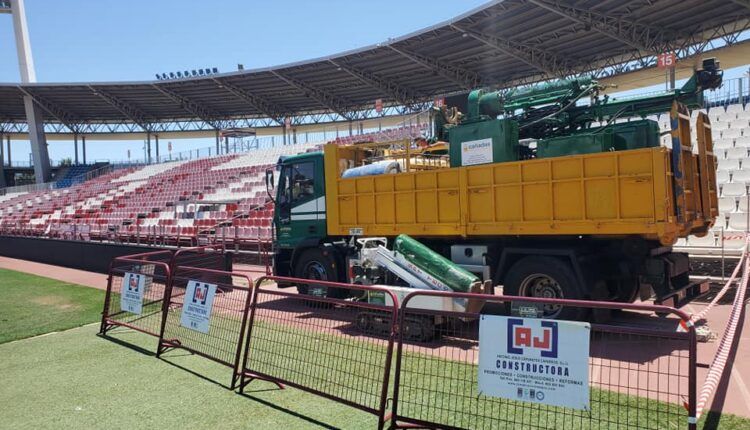 Maquinaria en el Estadio de los Juegos del Mediterráneo