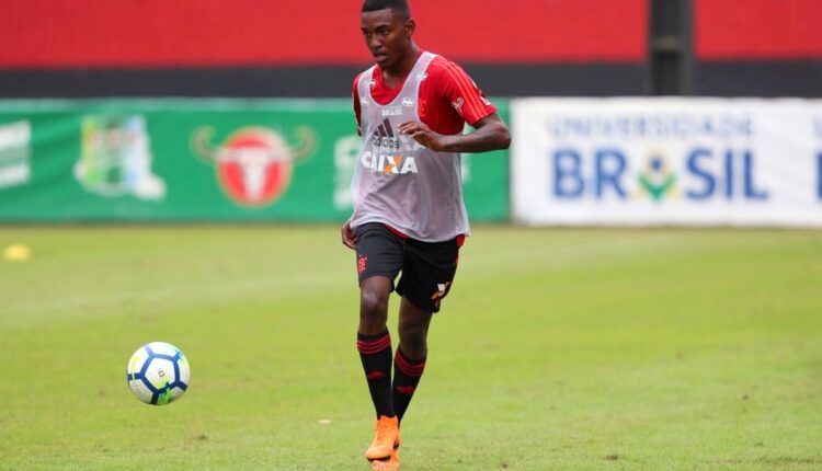 Ramón Ramos en un entrenamiento de Flamengo