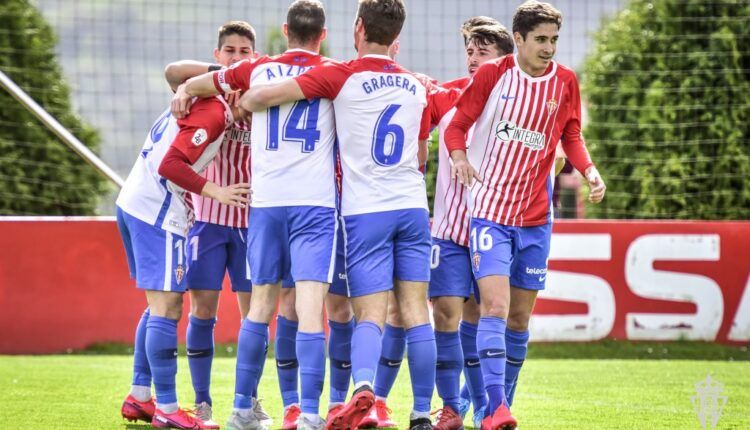 Jugadores del Sporting 'B' celebran un gol esta campaña