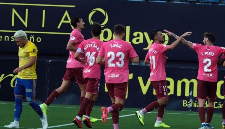 Jugadores del CD Tenerife celebran uno de los goles en el Ramón de Carranza